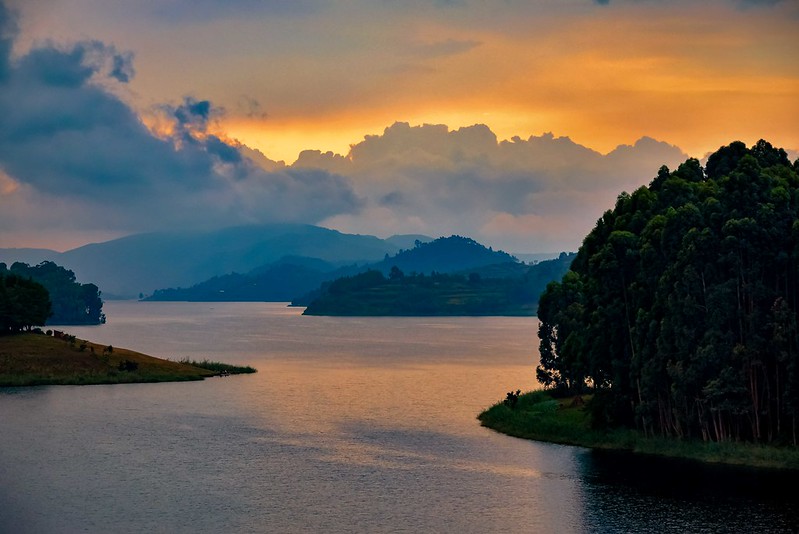 lake bunyonyi safaris